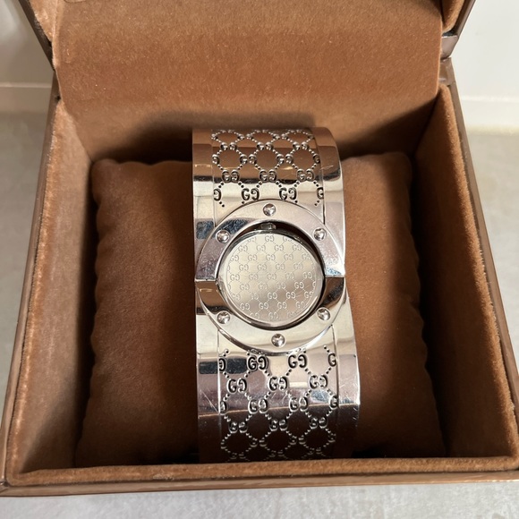 Gucci Twirl Stainless Steel Bangle Bracelet Watch - Picture 4 of 8